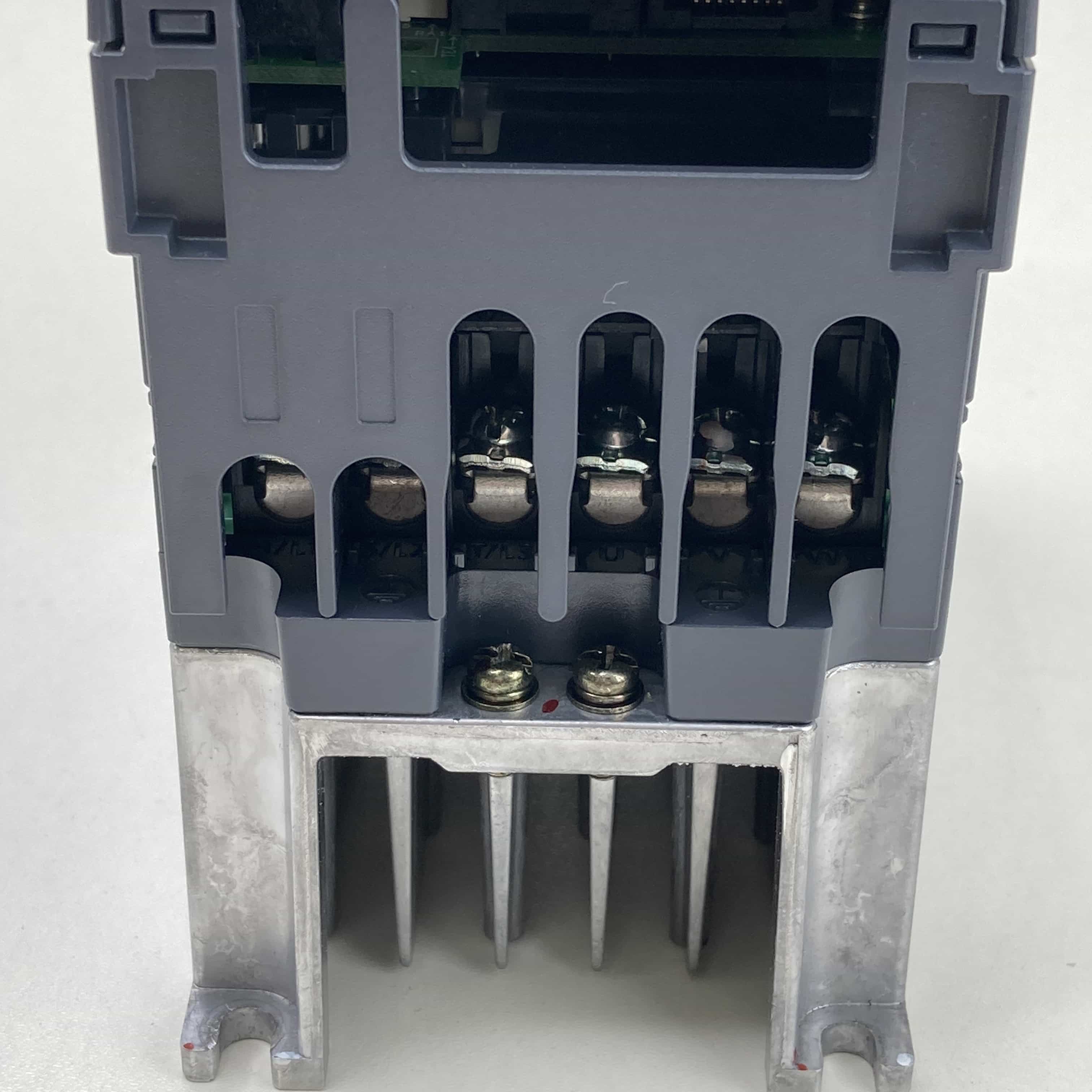 FR-E820-0.4K-1 2024年製 美品 コンパクト形インバータ（FREQROL-E800